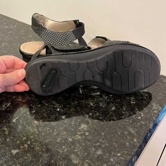 Reikers Remonte Women’s Soft Black Polka Dot Flat Sandal Reanne 57 Strap. - Picture 7 of 9